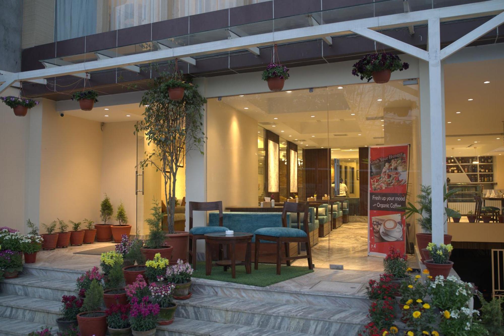 Apex Business Hotel - Airport Katmandu Eksteriør bilde