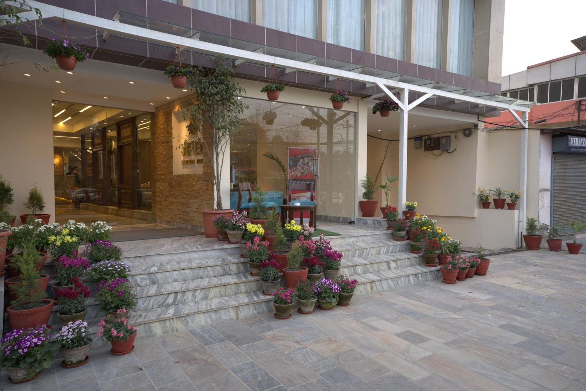 Apex Business Hotel - Airport Katmandu Eksteriør bilde